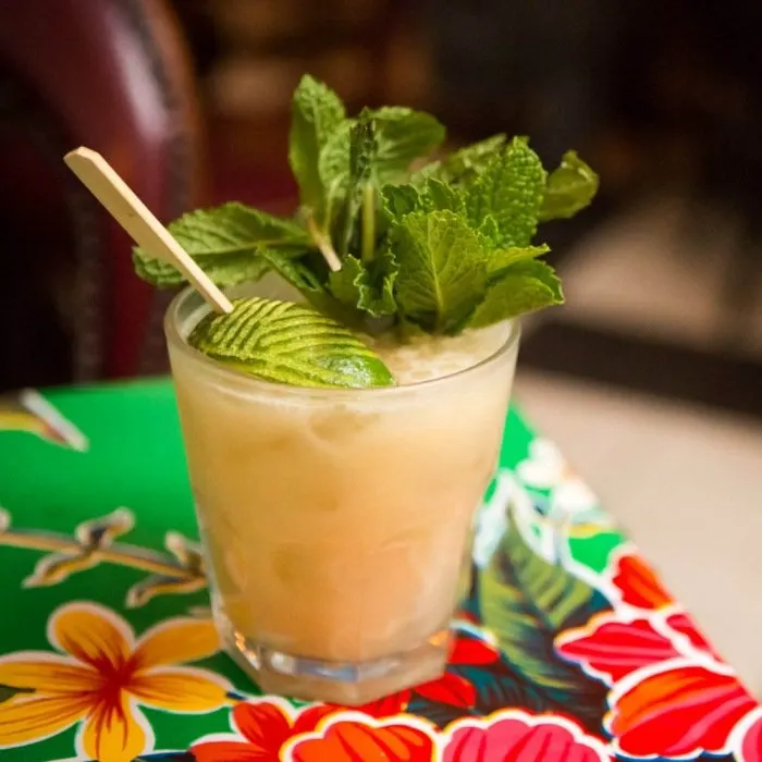 Tiki em casa: mai tai, zombie e a arte do exagero calculado