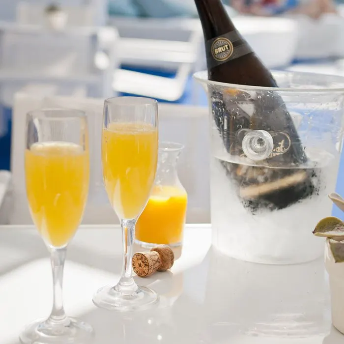 Espumante nos drinks: mimosa, bellini e a taça que não espera dezembro