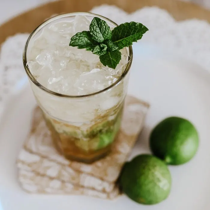 Mojito sem erros: a hortelã agradece