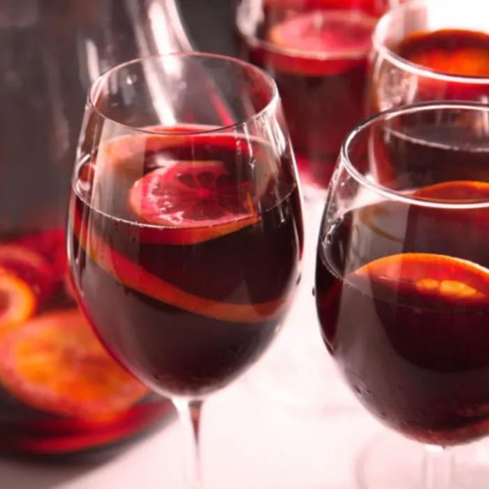 Drinks com vinho: o que fazer além de abrir a garrafa